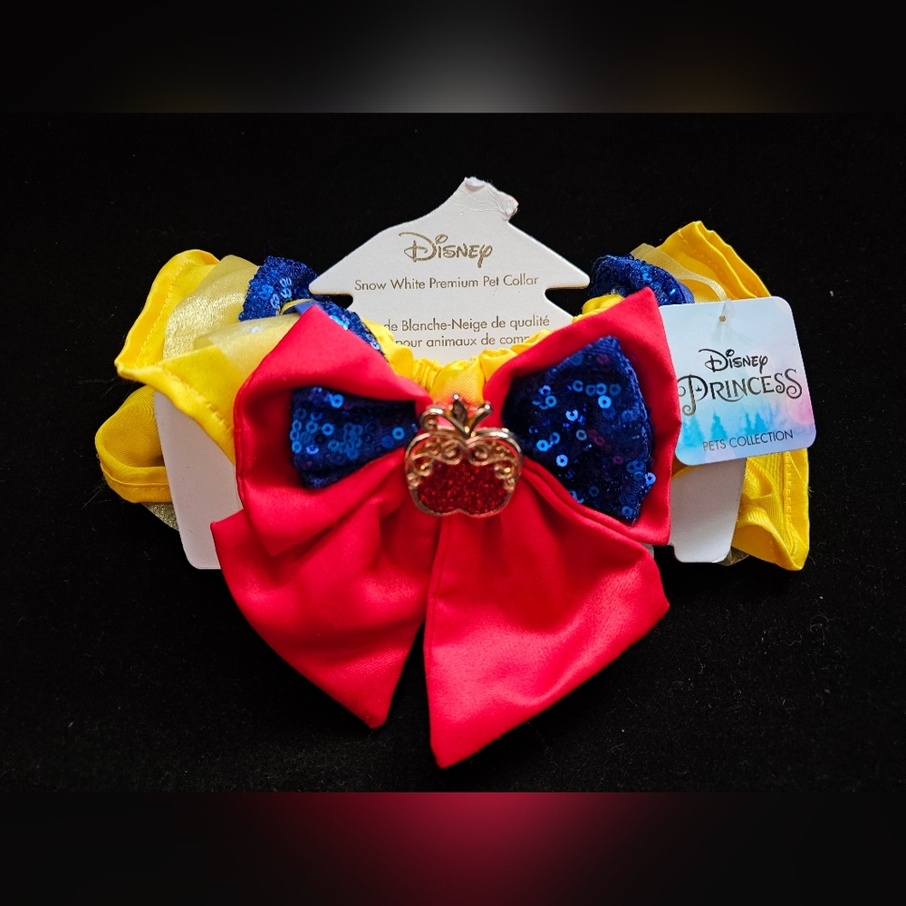NWT Disney Princess Pet Collar with Snow White  Red and Blue Bow Med. 11.5-23.5"